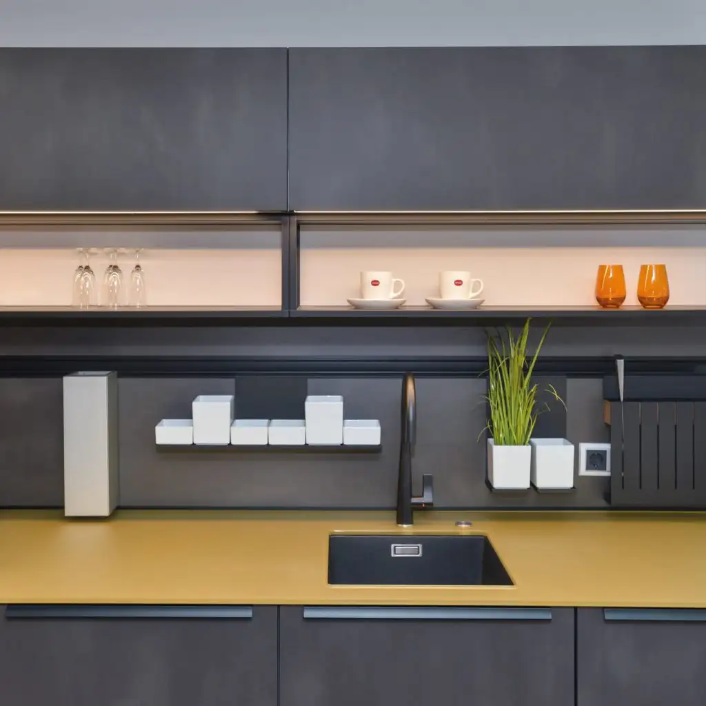 Vinopal Küchen Allersberg - Einbauküchen mit grifflose fronten